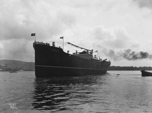 MS_Fernglen_after_being_launched_at_Akers_Mekaniske_Verksted_(1929).jpg