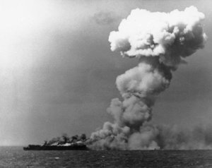 USS_Princeton_(CVL-23)_burning_on_24_October_1944_(80-G-287970).jpg