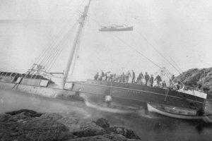 SS_Wairarapa_Wreck_At_Miners_Head.jpg