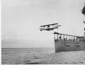 1280px-1916_catapult_sea_plane.jpg