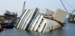 Costa_Concordia_salvage_July_crop.jpg