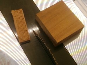 výroba kolíčků na vrtacím stojanu (4).JPG