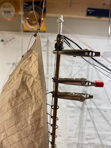 Fore topsail hanks 2.jpg