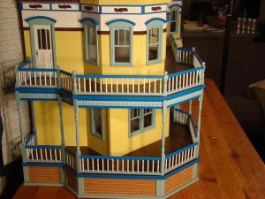 Queen Anne Dollhouse 028a.JPG Queen Anne Dollhouse 028a.JPG