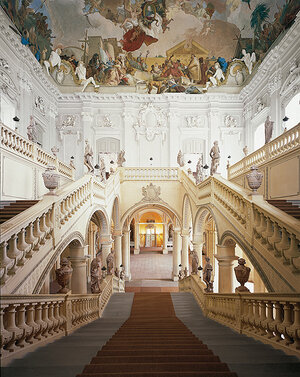 wu_residenz_treppe600.jpg