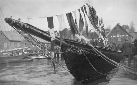 Bluenose Bow Dockside.jpg