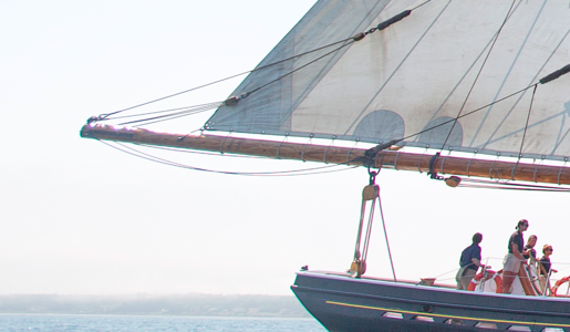 BN II Main sails boom end rigging closeup.png