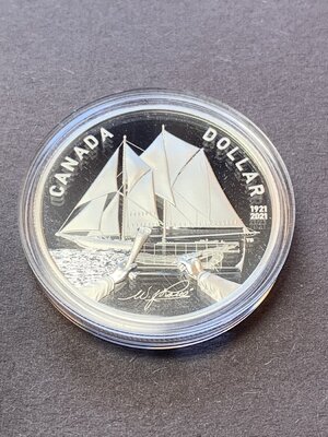 2001 Commemorative Bluenose Dollar Face.jpg