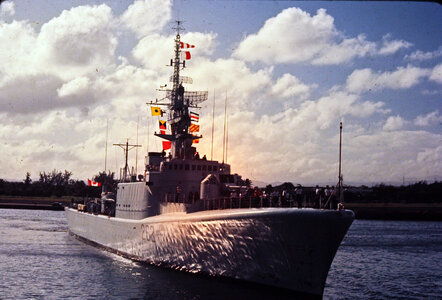 Canadian ASW Ship_San Juan 02-1967.jpg