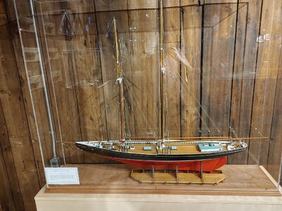 Bluenose Model by Capt George Myra , Whole Model.jpg