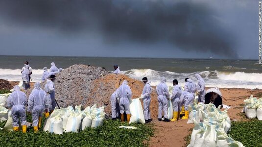 210531225119-01-sri-lanka-ship-clean-up-0528-exlarge-169.jpg