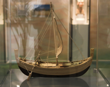 Phoenecian boat museum model.png