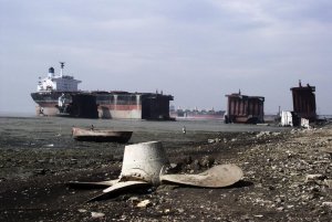 Chittagong-SchiffeaufGrund-Cohn.jpg