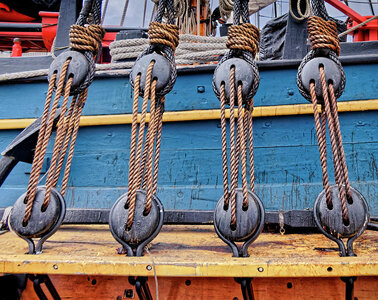 triple-deadeyes-and-lanyards-on-hm-bark-endeavour-tony-crehan.jpg
