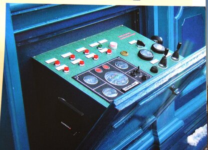 05_Engine control panel.jpg