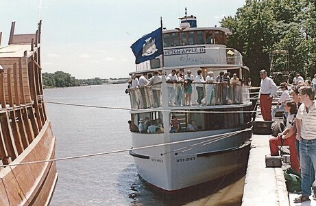 Dutch Apple audience viewing the build of Half Moon -May 1989.jpg