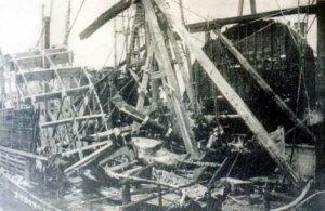 Wreckage_of_the_General_Slocum_(1904).jpg