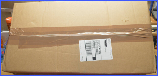 01_shipping carton.jpg