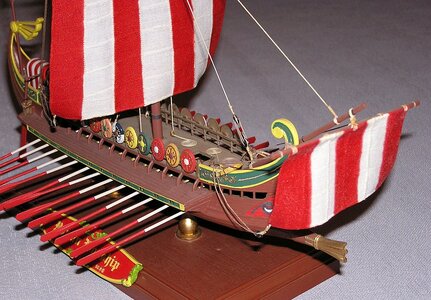 Roman warship 041.jpg