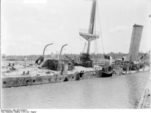 Bundesarchiv_Bild_105-DOA3013,_Deutsch-Ostafrika,_Kreuzer_Königsberg.jpg