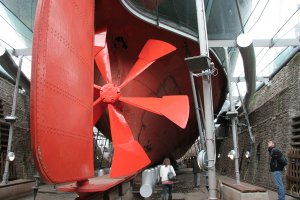 1280px-Great_Britain_propeller_and_rudder_wideshot.jpg