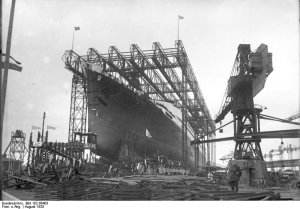 Bundesarchiv_Bild_102-06403,_Bremen,_Stapellauf_des_Dampfers__Bremen_.jpg