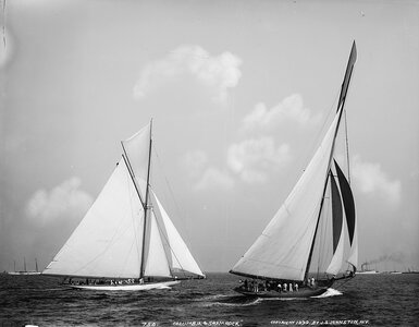 1024px-Jsj-750-Columbia_Shamrock_1899.jpg