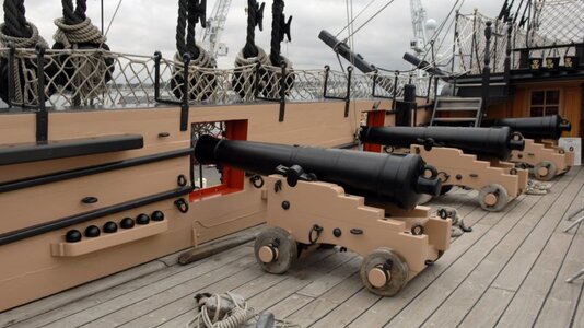 HMS-Victory-quarterdeck-cannon-CALIBRE-mag-1024x576.jpg