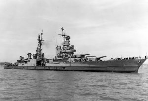 1280px-USS_Indianapolis_(CA-35)_off_the_Mare_Island_Naval_Shipyard_on_10_July_1945_(19-N-86911).jpg