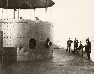 USS_Monitor_James_River_1862.jpg