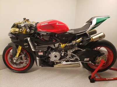 ducati 1.jpg