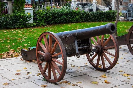 old-ottoman-cannon-exibited-overlook-city-bursa-105640029.jpg