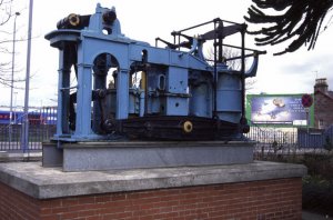 Engine_of_Paddle_Steamer_Leven,_Dumbarton_-_geograph_org_uk_-_174441.jpg