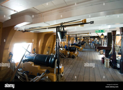 cannons-on-board-hms-victory-in-portsmouth-england-uk-AEEHYC.jpg