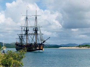 Endeavour_replica_in_Cooktown_harbour.jpg