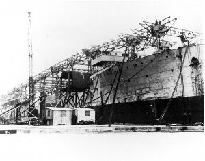 1280px-USS_Langley_(CV-1)_being_converted_to_an_aircraft_carrier_at_the_Norfolk_Naval_Shipyard...jpg