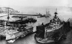 HMS_Erin_in_floating_dry_dock_WWI_IWM_SP_2106.jpg