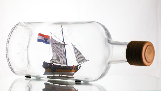 Amati Model - Dutch Yacht Kit (ship in bottle) - Ship in a bottle