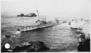 Point_Honda_shipwreck_site_September_8,_1923,_Santa_Barbara_Co.,_California._U.S.S._Chauncey_a...jpg