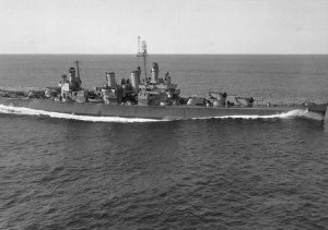 USS_Savannah_(CL-42)_off_New_England_1944.jpg
