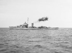 1280px-USS_Warrington_(DD-383)_underway_off_Panama_on_23_April_1943_(19-N-43686).jpg