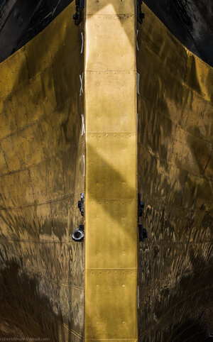 Cutty_Sark_Munz_metal_-_an_alloy_of_copper_and_zinc_Location,_Greenwich,_UK_-_panoramio.jpg