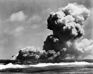 1024px-USS_Wasp_(CV-7)_burning_on_15_September_1942_(fsa.8e00768).jpg