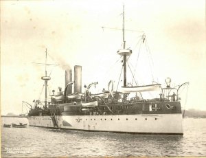 1280px-USS_Maine_ACR-1_in_Havana_harbor_before_explosion_1898.jpg