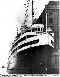 800px-SS_Noronic_moored_in_Toronto,_1930.jpg