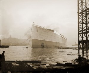 RMS_Mauretania_afloat_after_launch_(27657328050).jpg