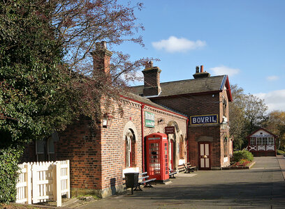 Hadlow Stn 003.JPG