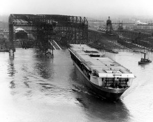 Launch_of_USS_Ranger_(CV-4)_at_Newport_News_Shipbuilding_on_25_February_1933_(80-G-1007392).jpg