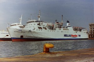 1280px-_Express_Samina__-_Piraeus,_2000.jpg