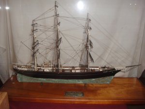 CuttySarkinCaseDSC02805.jpg